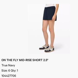 Lululemon On The Fly Short, 2.5in, size 6, True Navy